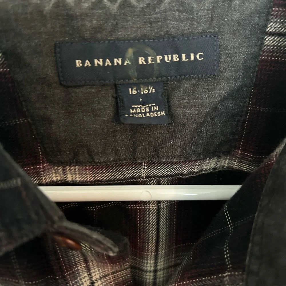 Banana Republic Men’s 16-16.5 Black‎ and Burgundy Plaid Button-Up Shirt